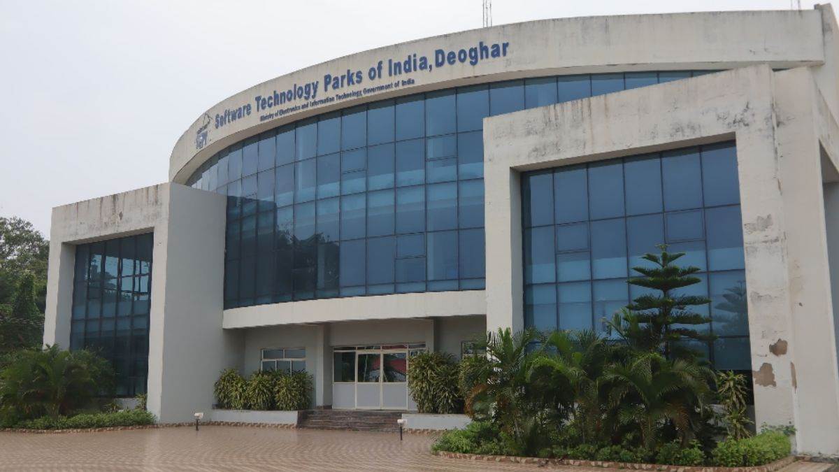https://www.jagranimages.com/images/newimg/25072025/25_07_2025-computer_centre_in_deoghar_23994025.jpg