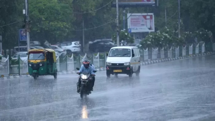 दिल्ली-एनसीआर में आज हल्की वर्षा के आसार।