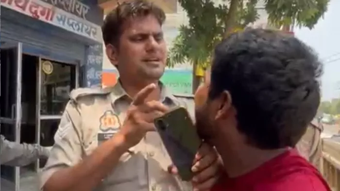 सिपाही और युवक में नोकझोंक का वीडियो वायरल हुआ। जागरण