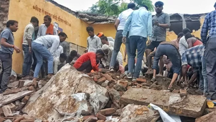 राष्ट्रपति मुर्मु और प्रधानमंत्री मोदी ने हादसे पर दुख जताया है (फोटो: पीटीआई)