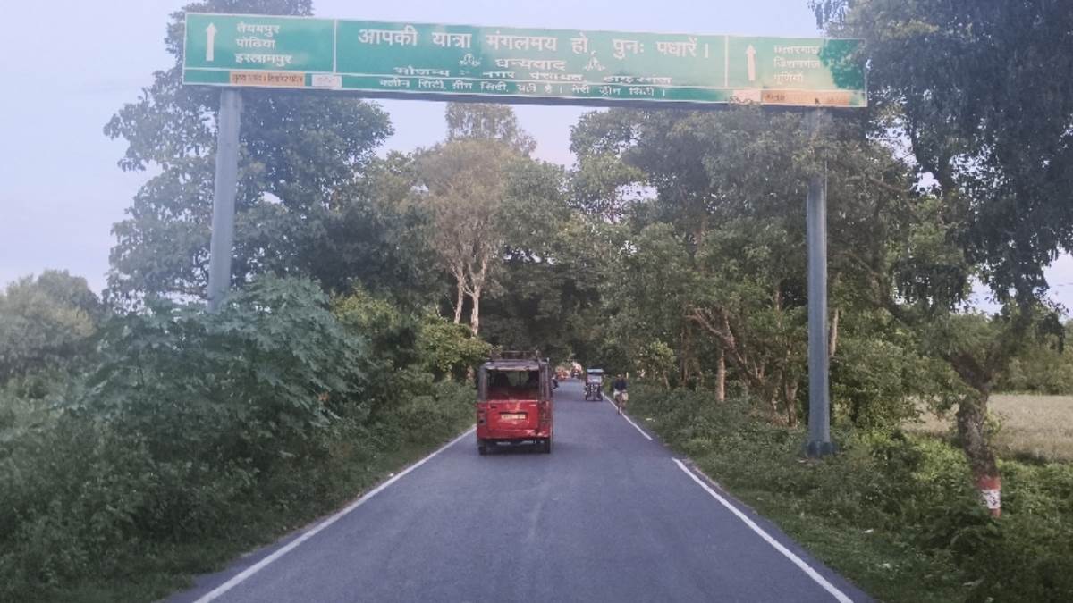 https://www.jagranimages.com/images/newimg/25072025/25_07_2025-kishanganj_road_23994386.jpg