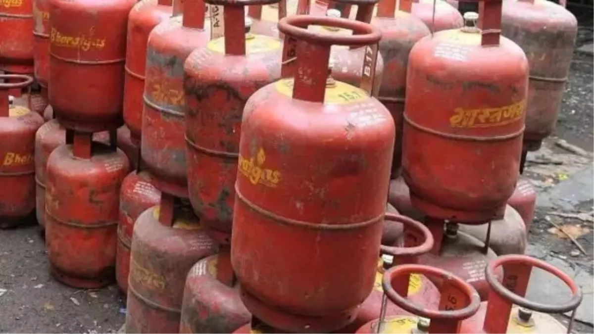 अगर आप भी नहीं बदलवा रहे हैं LPG सिलेंडर का पुराना पाइप तो ध्यान दें... हो सकता है दस लाख तक का नुकसान