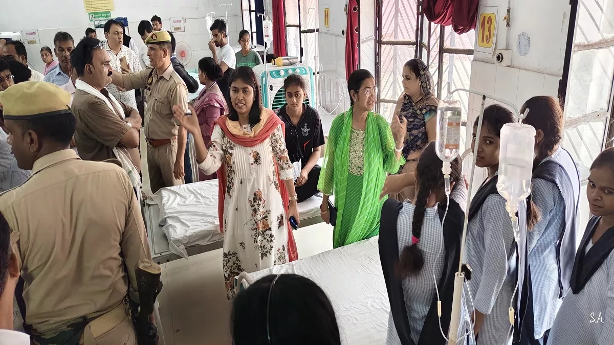 Hardoi News: हरदाेई के नवोदय विद्यालय पिहानी में अव्यवस्थाओं से परेशान 78 छात्राओं ने खुद को कमरे में किया बंद, 18 छात्राएं बीमार
