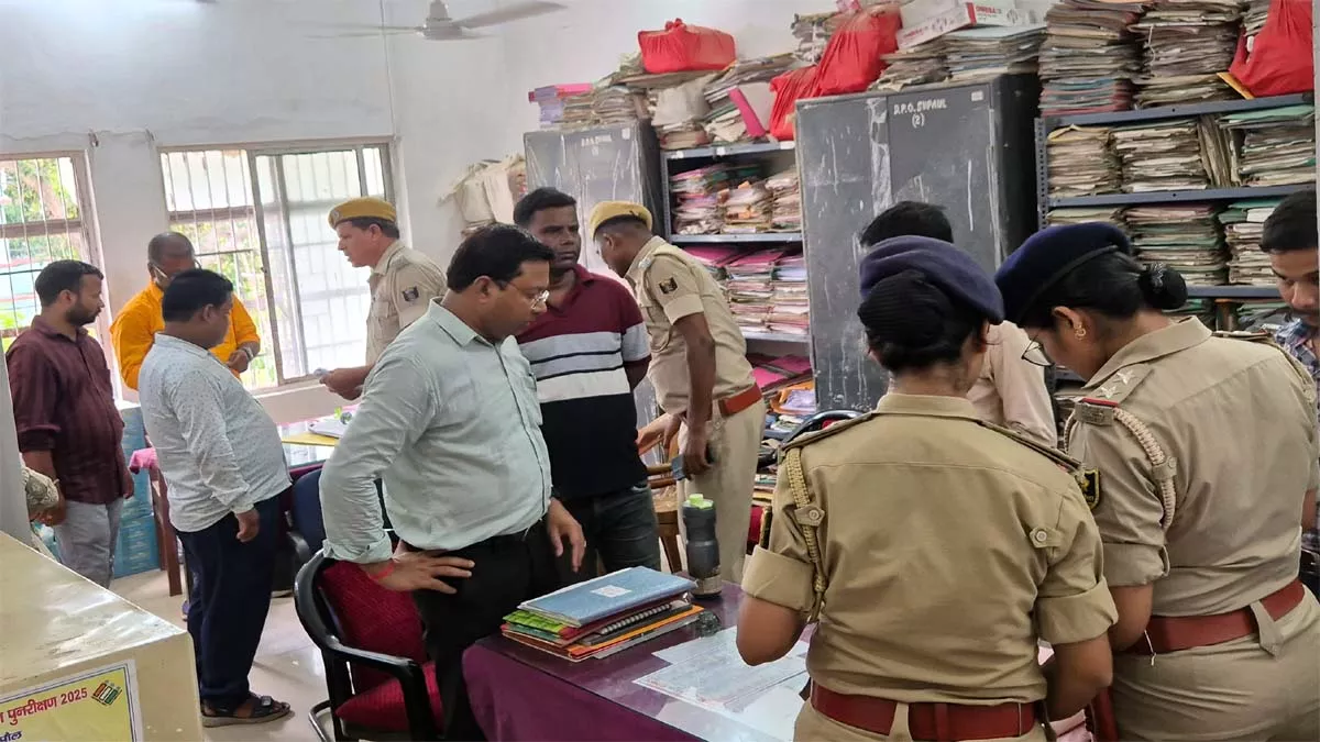 बिहार में 25-25 हजार के भाव में बिका ईमान... सुपौल कलेक्ट्रेट में रंगे हाथ धरे गए सरकारी बेईमान; जानें, पूरा मामला