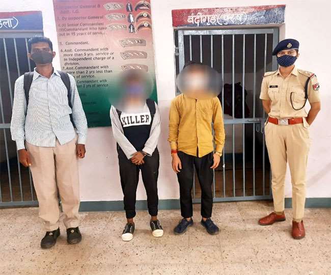 Jharkhand Hindi Samachar रांची रेलवे स्टेशन पर आरपीएफ ने दोनों को मुख्य द्वार पर काफी देर से घूमते पाया।