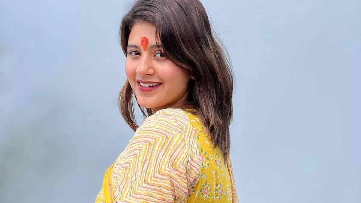 Anjali Arora Trolled 'कच्चा बादाम' फेम अंजलि अरोड़ा पहुंचीं हाजी अली
