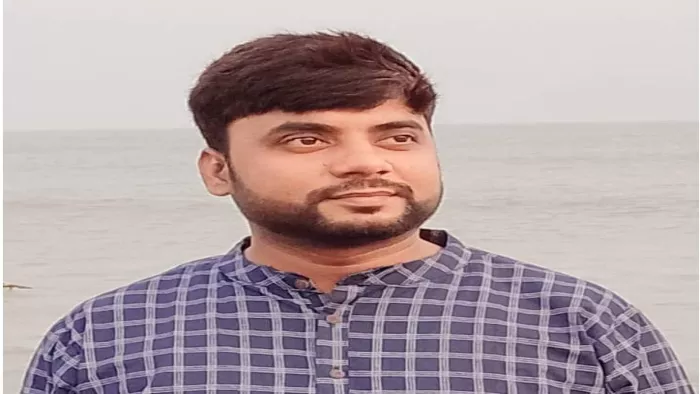 मूल रूप से बिहार के मधुबनी जिले के रहने वाले हैं रूपेश