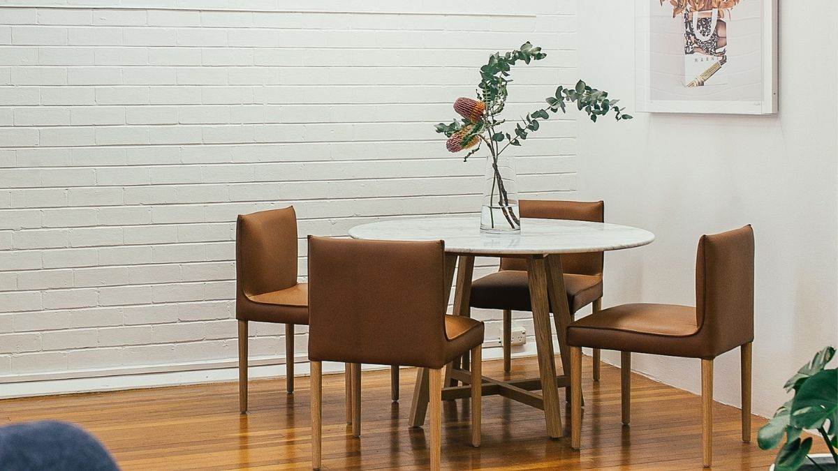 घर को स्टाइलिश लुक देने के लिए यहां देखें 2023 की टॉप Dining Table की