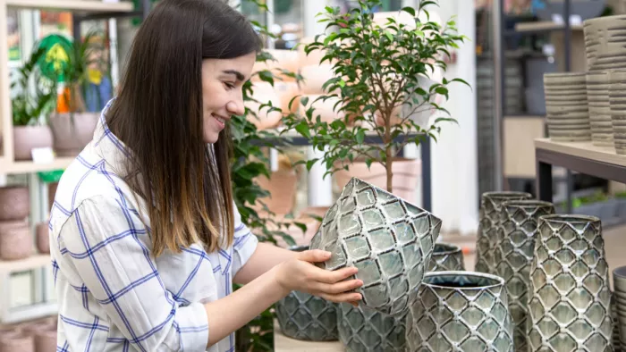Gardening Tips: पौधों के लिए ऐसे चुनें सही गमले