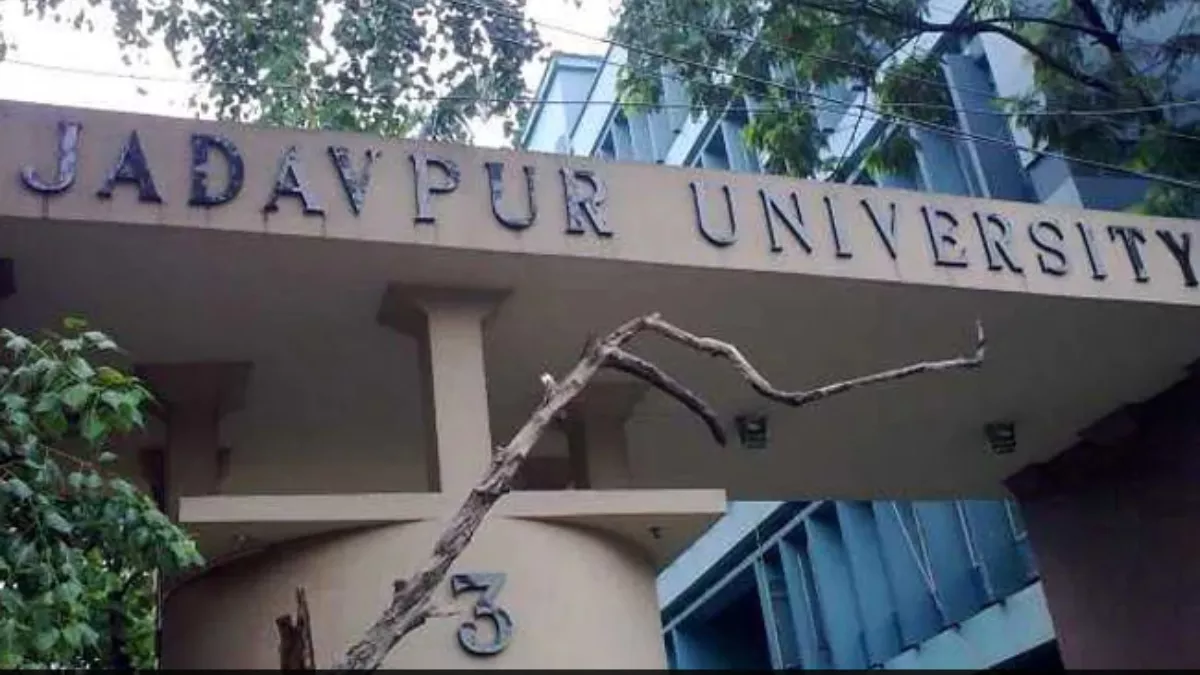 Jadavpur University: सेना की वर्दी में जादवपुर यूनिवर्सिटी में घुसे लोगों पर केस दर्ज, वीसी का सामने आया बयान