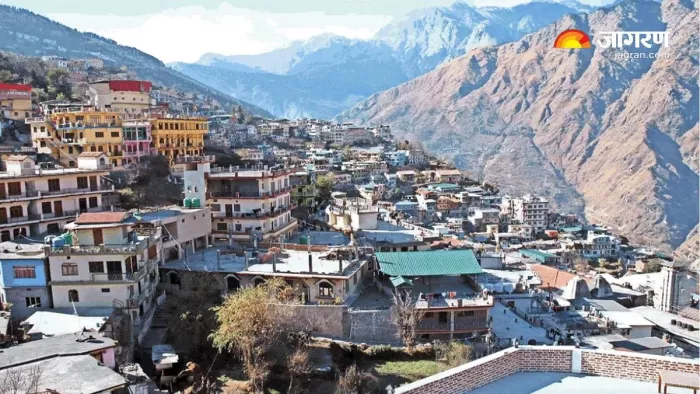 जोशीमठ के पगनों गांव में बढ़ रहा भूस्खलन का दायरा