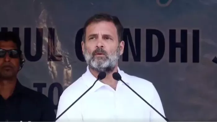 Rahul Gandhi in Ladakh: लद्दाख में राहुल गांधी ने केंद्र पर बोला हमला
