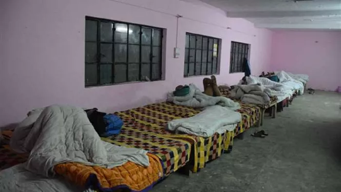 सड़कों पर रहने वाले बेघरों को हटाएगी दिल्ली सरकार, रैन बसेरों में बसाने की चल रही तैयारी