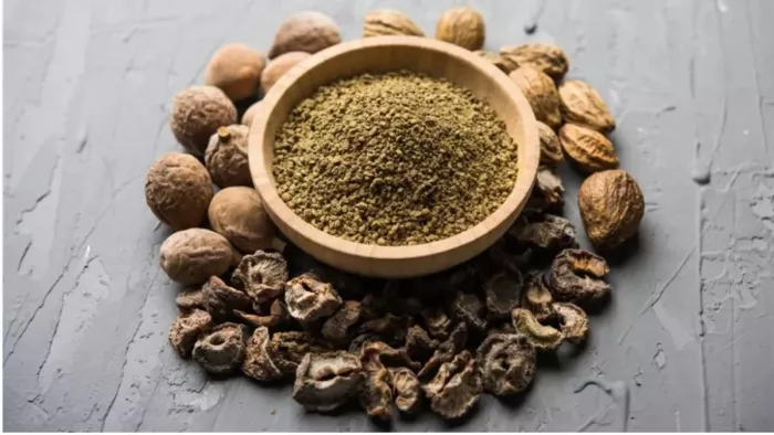 Triphala Powder Benefits: त्रिफला चूर्ण के फायदे जानकर हो जाएंगे हैरान