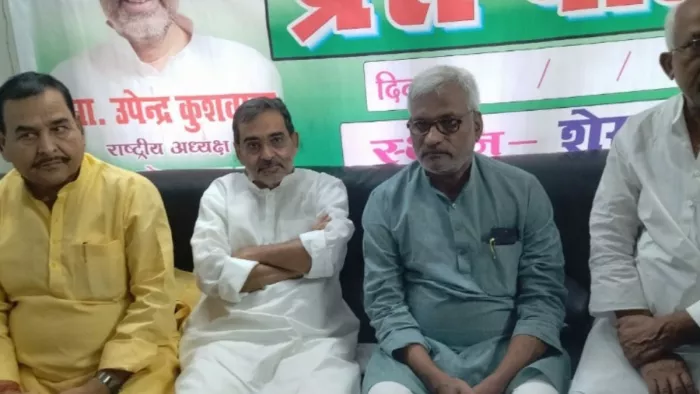 प्रेस वार्ता में उपेंद्र कुशवाहा (बाएं से दूसरे) साथ मे अन्य नेता। फोटो- जागरण