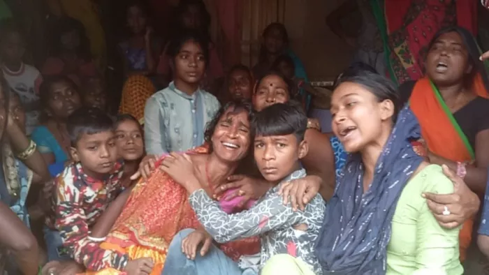 हत्या के बाद रोते-बिलखते स्वजन। फोटो- जागरण