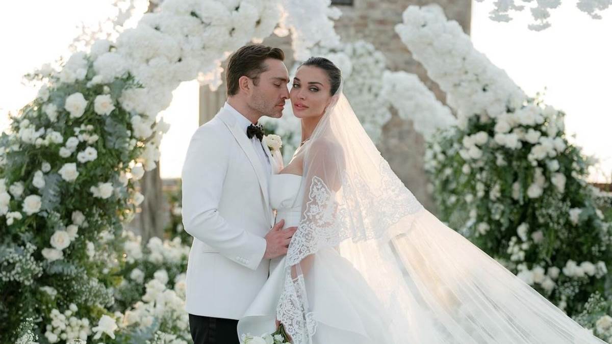 https://www.jagranimages.com/images/newimg/25082024/25_08_2024-amy_jackson_and_ed_westwick_wedding_23784757.jpg