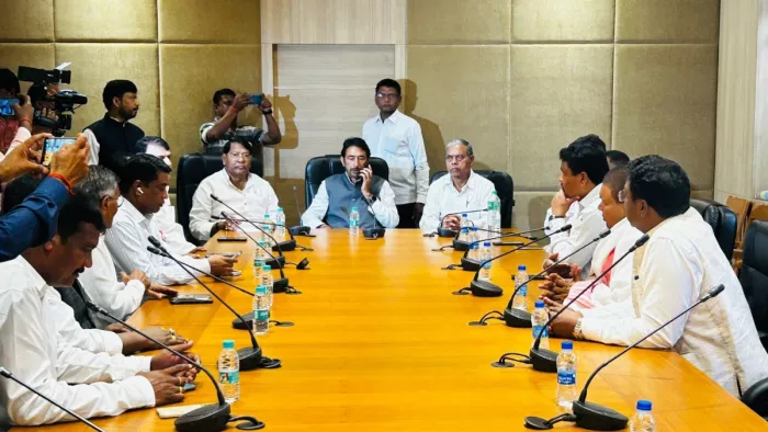 रांची में झारखंड कांग्रेस के अध्यक्ष गुलाम अहमद मीर और पार्टी के कई नेता मीटिंग में मौजूद