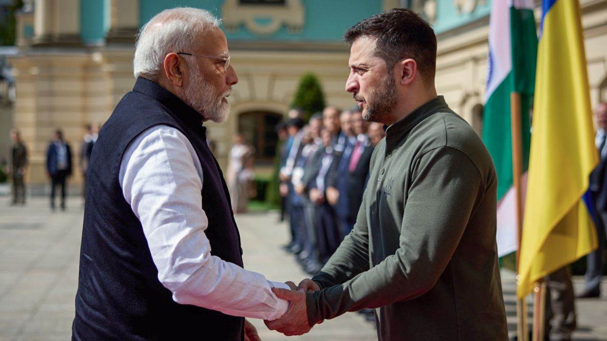 https://www.jagranimages.com/images/newimg/25082024/25_08_2024-modi_and_zelenskyy_23784898.jpg