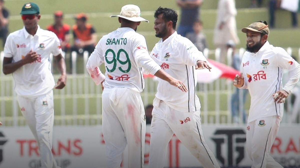 https://www.jagranimages.com/images/newimg/25082024/25_08_2024-pak_vs_ban_1st_test_2_23784600.jpg