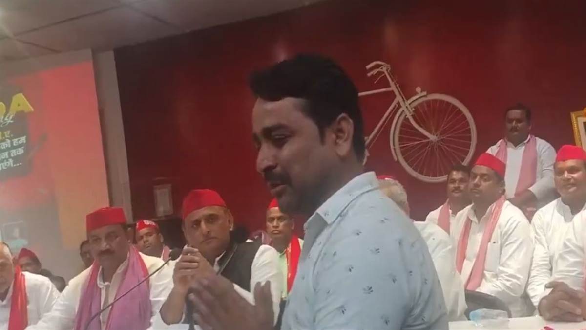 https://www.jagranimages.com/images/newimg/25082025/25_08_2025-akhilesh_yadav_1_24025075.jpg