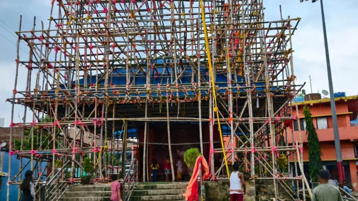 Bakhri Durga Pandal: इस नवरात्रि बालाजी की थीम पर सजेगा 70 फीट ऊंचा पंडाल, कोलकाता से बुलाए गए हैं कारीगर