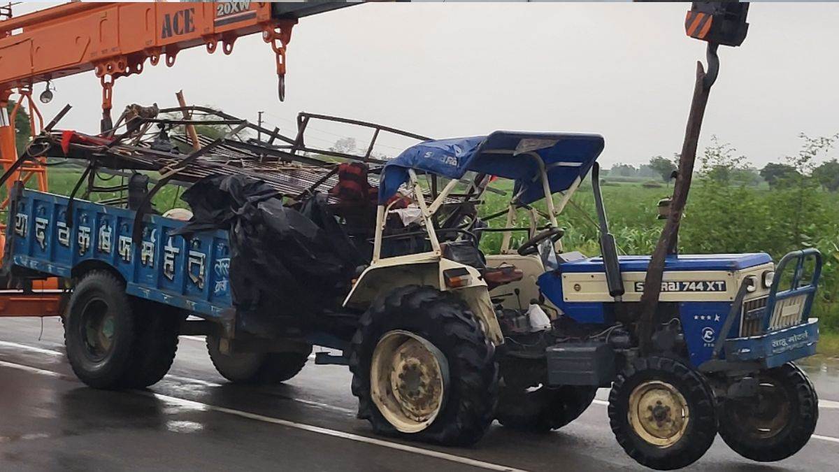 https://www.jagranimages.com/images/newimg/25082025/25_08_2025-bulandshahr_accident_1_24024436.jpg