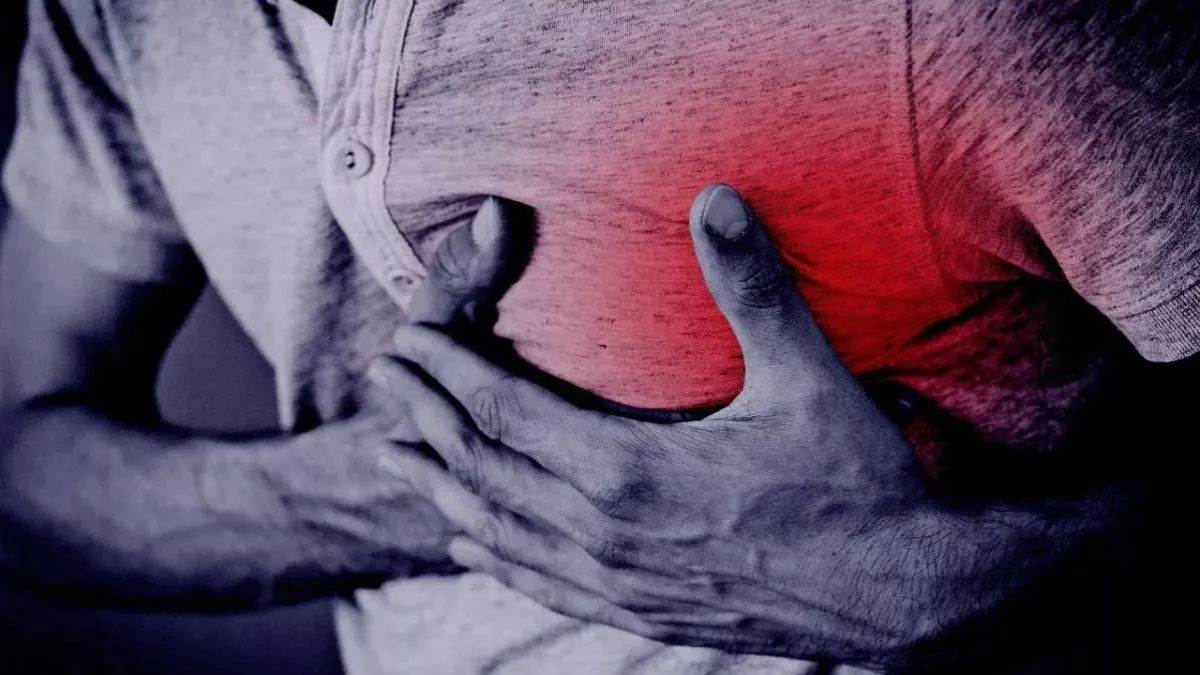 https://www.jagranimages.com/images/newimg/25082025/25_08_2025-cisf_heart_attack_24024011.jpg