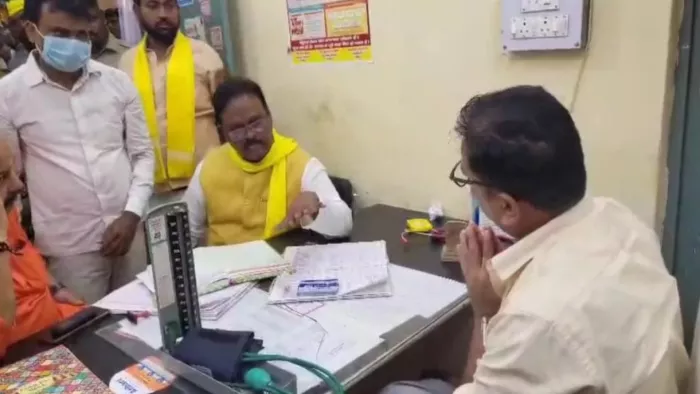 विधायक से नोकझोंक के बाद हटाए गए डा. योगेंद्र, मुख्यालय से अटैच।