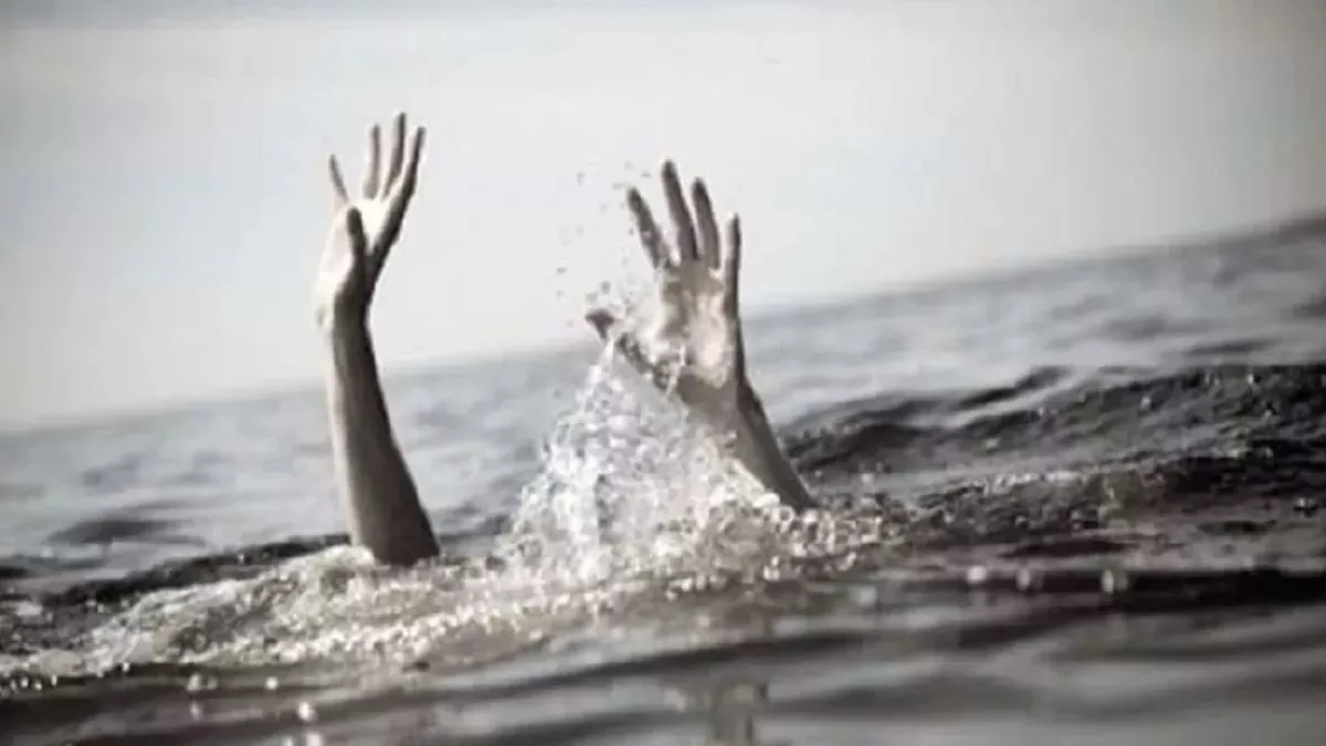 Faridabad News: यमुना में नहाते समय डूबने से बस कंडक्टर की मौत, गोताखोरों ने बाहर निकाला शव
