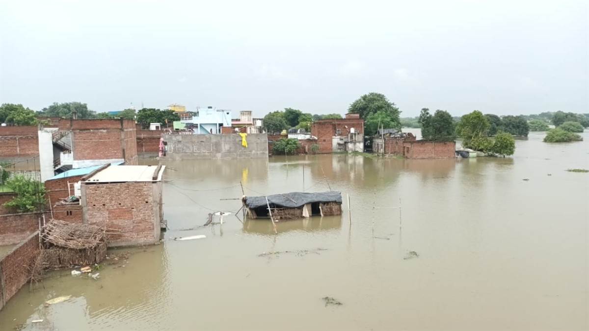 https://www.jagranimages.com/images/newimg/25082025/25_08_2025-flood1_24024585.jpg