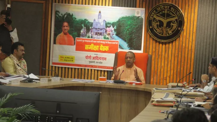 मुख्यमंत्री की बैठक में नहीं आए पांच अधिकारी, सीएम योगी को आया गुस्सा।