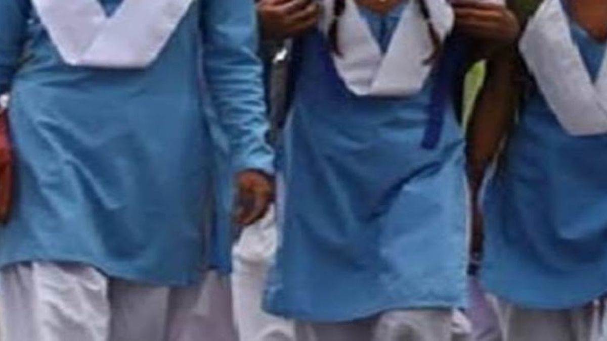 https://www.jagranimages.com/images/newimg/25082025/25_08_2025-govt_school_girl_bihar_24024766.jpg