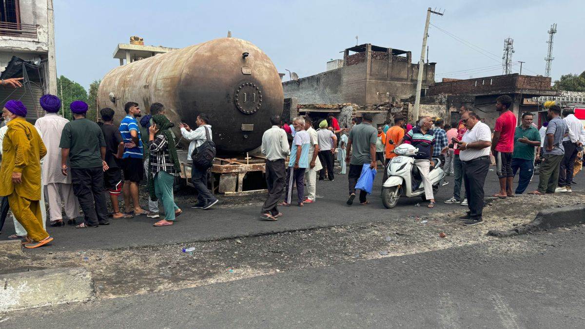 https://www.jagranimages.com/images/newimg/25082025/25_08_2025-lpg_tanker_24024087.jpg
