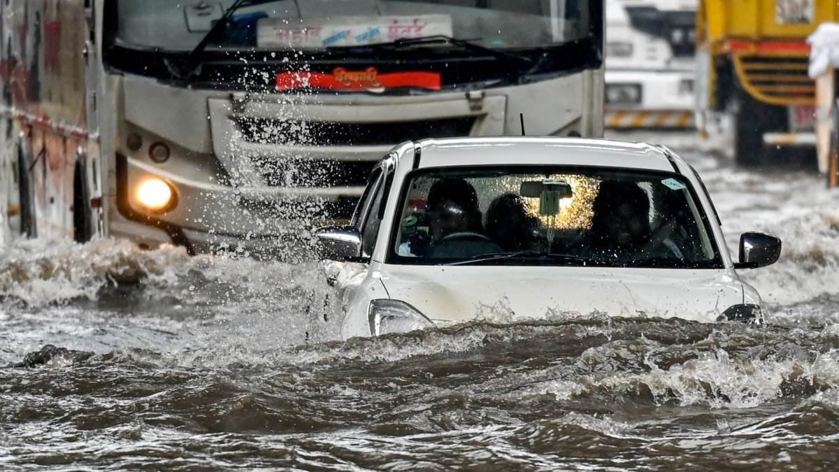 https://www.jagranimages.com/images/newimg/25082025/25_08_2025-mumbai_rains_24024198.jpg