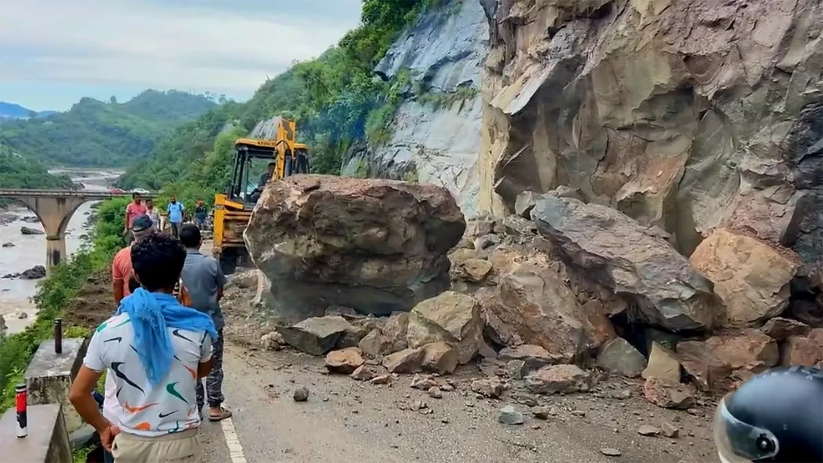 प्रदेश के पहाड़ी इलाकों में लगी रात के समय वाहनों की आवाजाही पर रोक, बुधवार से बेहतर होंगे मौसम के मिजाज