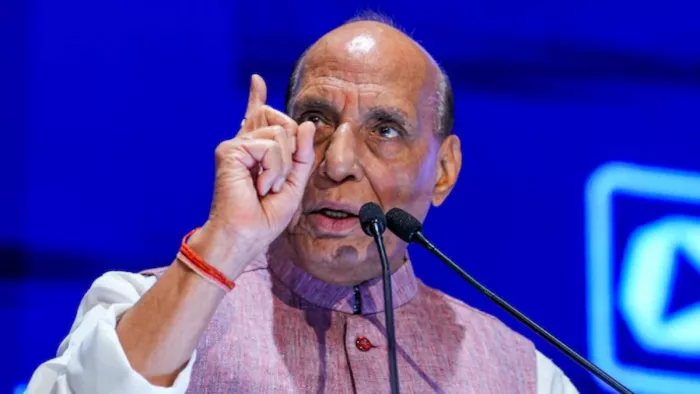 रक्षा मंत्री ने आतंकी हमले पर पाकिस्तान को मुंहतोड़ जवाब दिया है।