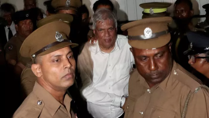 श्रीलंका के पूर्व राष्ट्रपति रानिल को सरकारी फंड के दुरुपयोग के आरोप में हिरासत में लिया गया था।