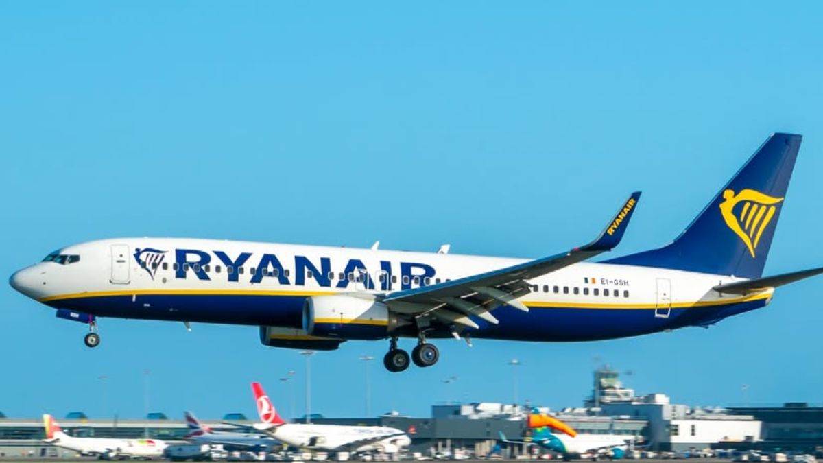 https://www.jagranimages.com/images/newimg/25082025/25_08_2025-ryanair_fb_24025036.jpg