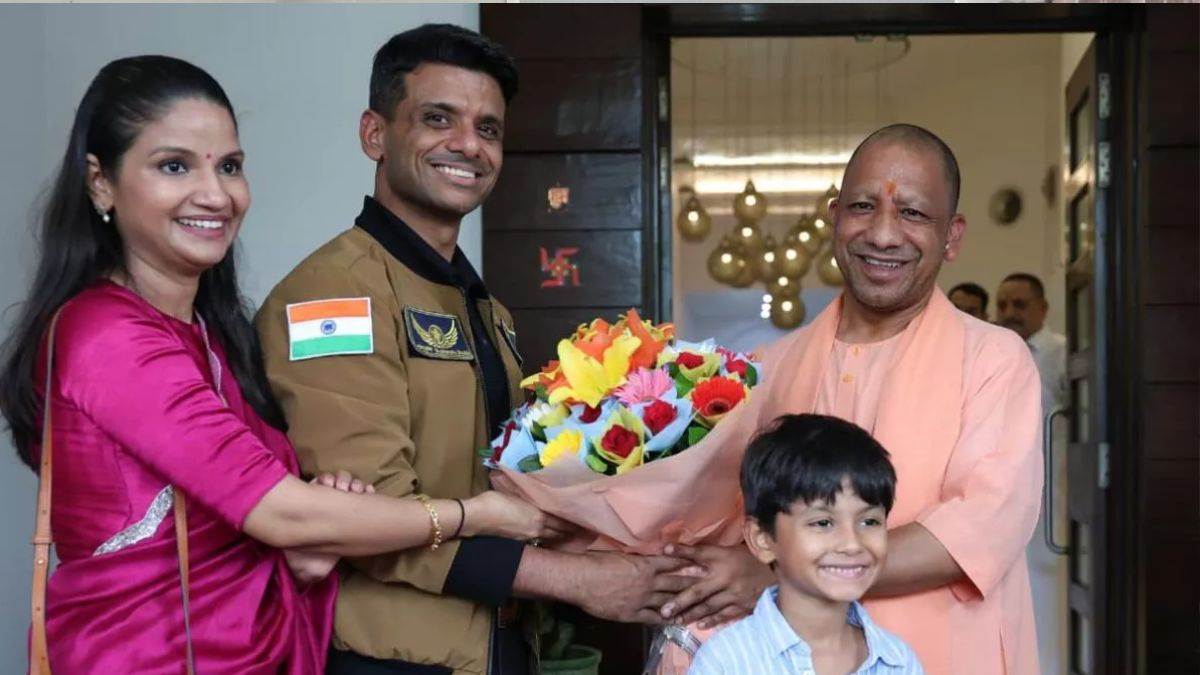 https://www.jagranimages.com/images/newimg/25082025/25_08_2025-shubhanshu_shukla_scholarship_24024902.jpg