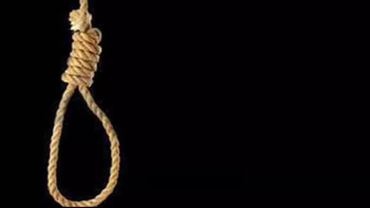 UP News: बरेली में आठवीं की छात्रा ने फंदा लगाकर दी जान, प्रेम प्रसंग बताई जा रही वजह