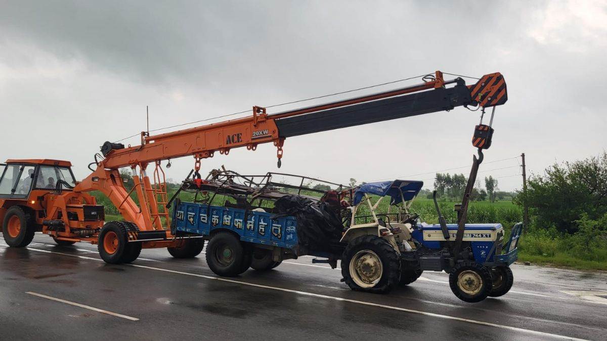 https://www.jagranimages.com/images/newimg/25082025/25_08_2025-tractor_accident_kasganj_news_24024459.jpg