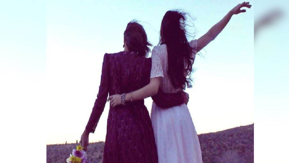 https://www.jagranimages.com/images/newimg/25082025/25_08_2025-two_girl_friends_24024963.jpg