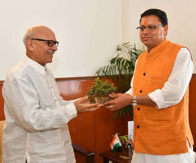 मुख्यमंत्री पुष्कर सिंह धामी से शुक्रवार को सचिवालय में प्रधानमंत्री नरेन्द्र मोदी के सलाहकार भाष्कर खुल्बे ने भेंट की।