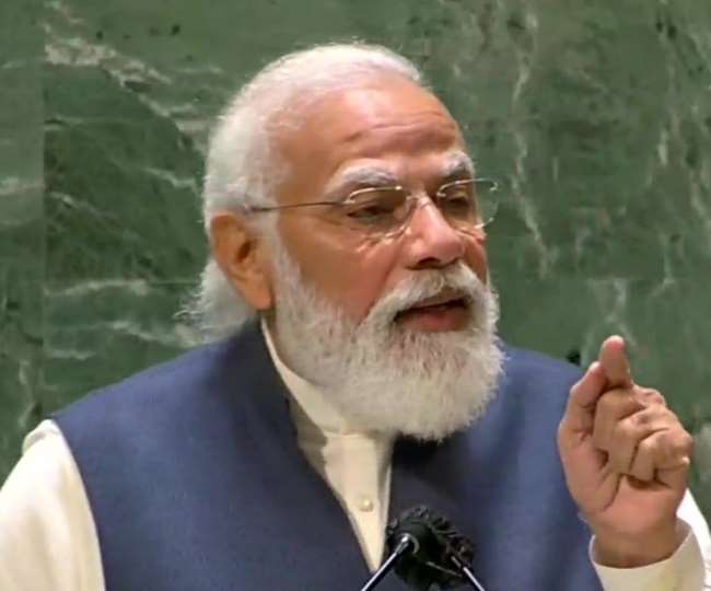 पीएम मोदी ने इशारों ही इशारों में आतंकवाद को लेकर पाकिस्तान पर करारा हमला बोला।