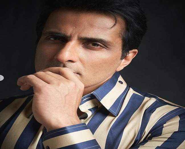 सोनू सूद पर 20 करोड़ रुपए की टैक्स की चोरी और एफसीआरए के उल्लंघन का आरोप हैl
