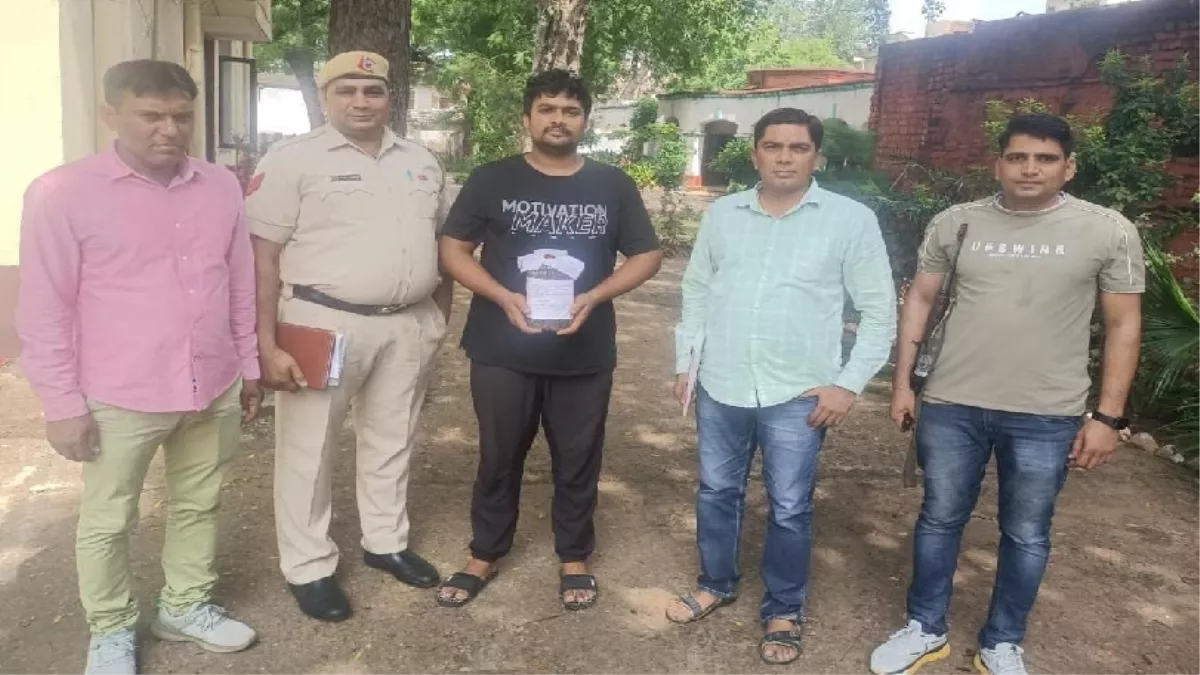 Haryana News: दिल्ली के नीरज बवाना गैंग का गुर्गा रोबिन अवैध हथियार के साथ गिरफ्तार, पलवल से लाया था पिस्तौल