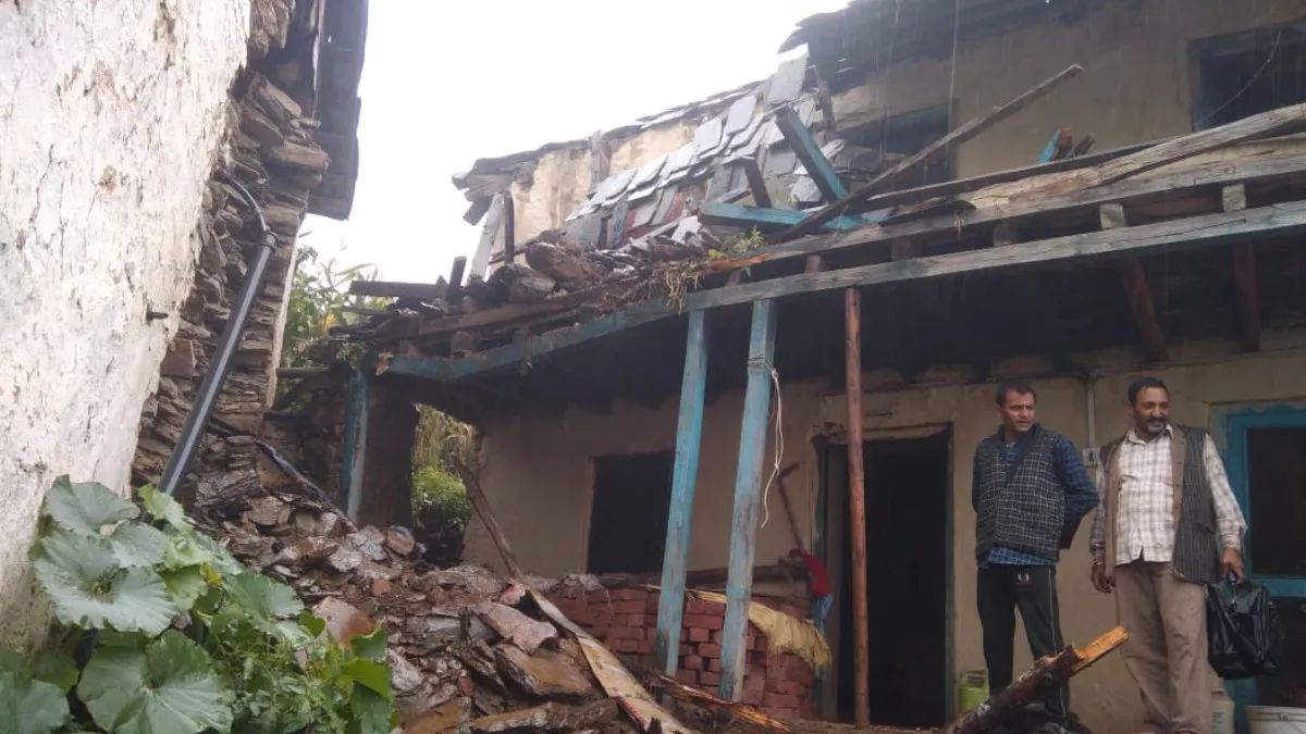 Lightning in Jogendernagar: जोगेंद्रनगर में पशुशाला पर बिजली गिरी, पांच मवेशी मरे, लाखों का नुकसान