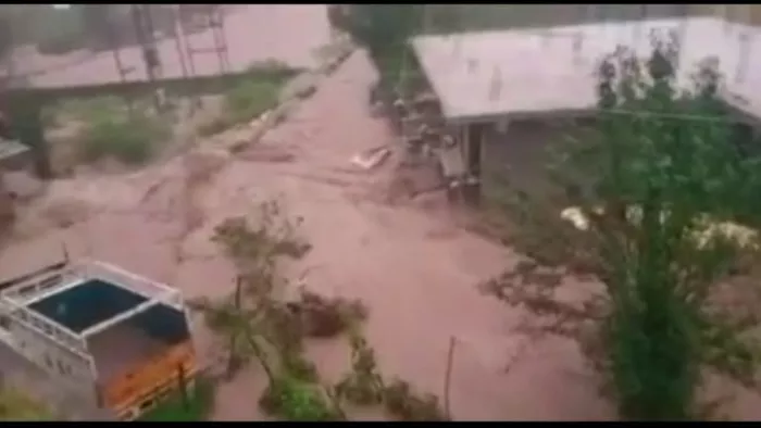 Cloudburst in Sirmaur: मानगढ़ में बादल फटा, पानी में डूबा बड़ू साहिब । जागरण