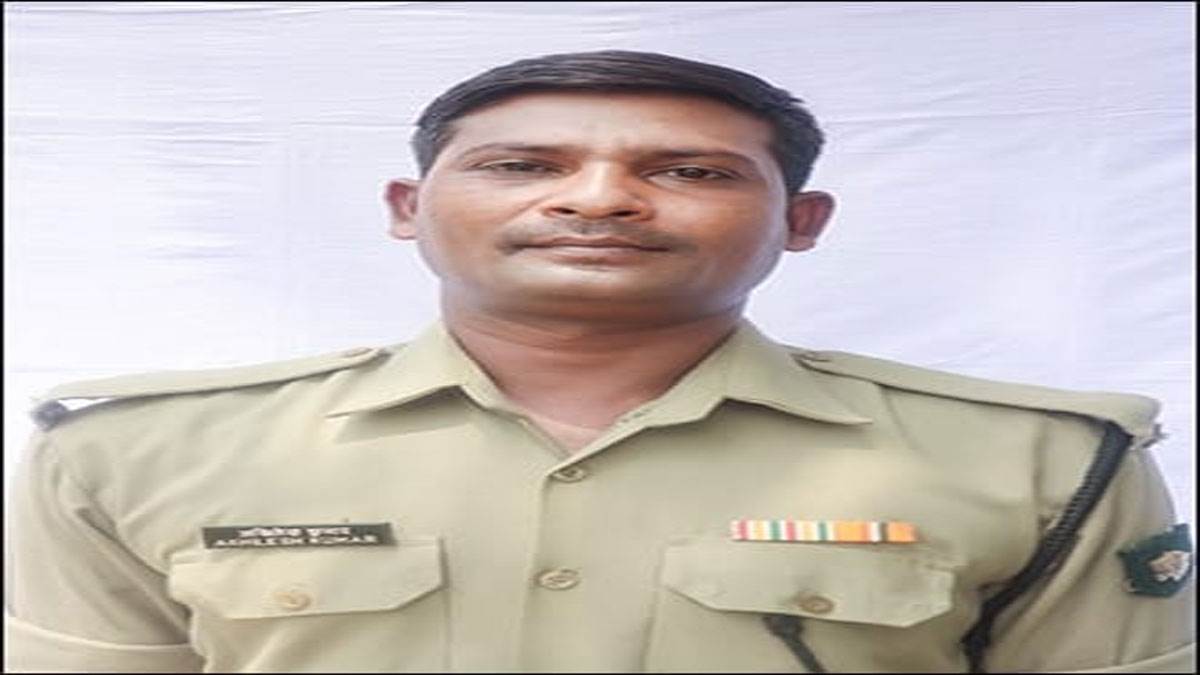 https://www.jagranimages.com/images/newimg/25092022/25_09_2022-bsf-jawan-arrested-malda_23097451_185818138.jpg